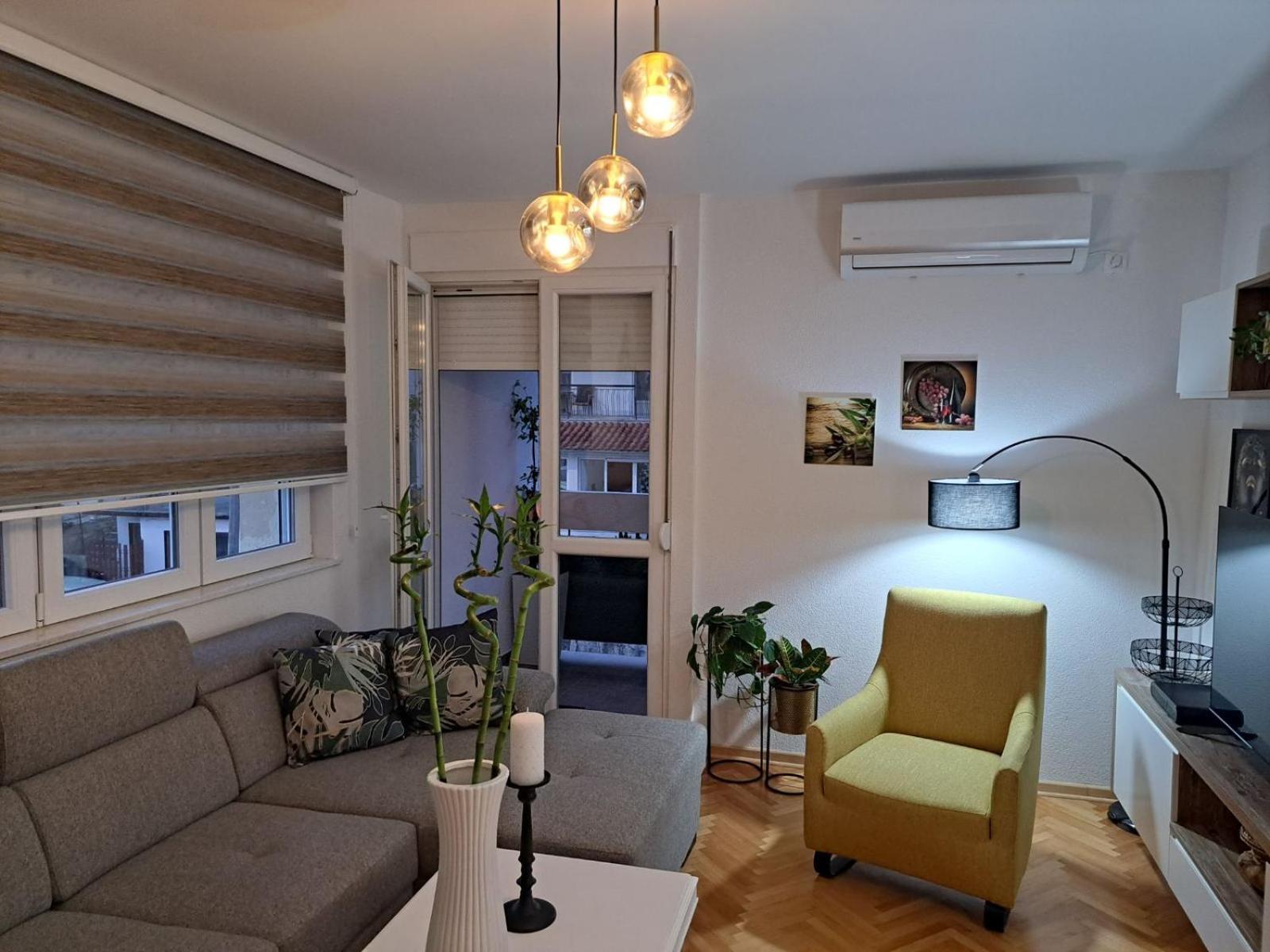 Savina De Lux